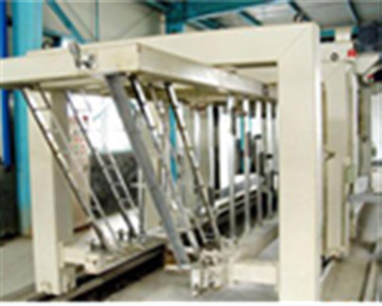 分布式空中翻轉(zhuǎn)切割機(jī)